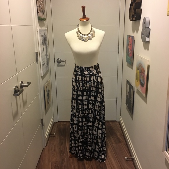 Market & Spruce Dresses & Skirts - Market & Spruce patterned maxi skirt NWT